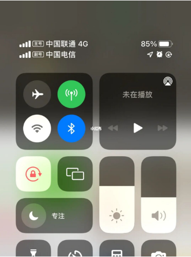 武昌苹果手机维修分享iPhone双卡信号解决办法 